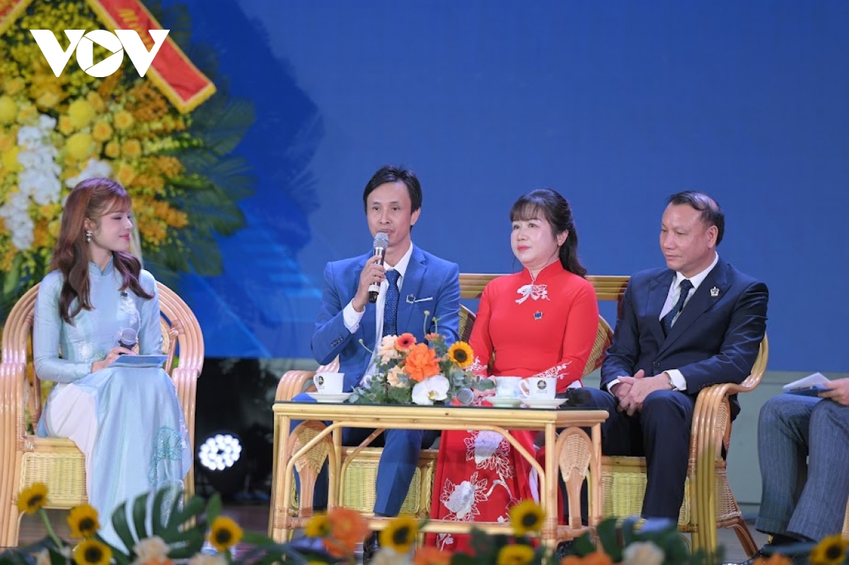 Thầy Nguyễn Bá Tư - Người truyền lửa cho học sinh chinh phục tri thức quốc tế